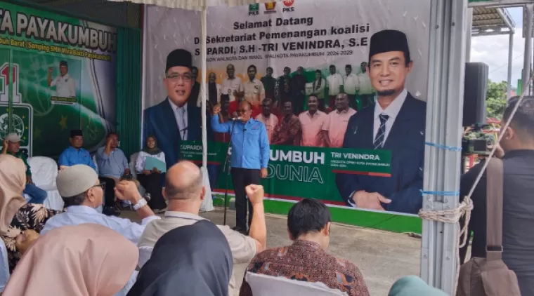 Supardi resmikan posko pemenangan koalisi Supardi-Tri Venindra, di jalan Imam Bonjol, kelurahan Payolansek, kecamatan Payakumbuh Barat, Sabtu 21 September 2024.