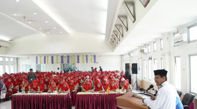 Bupati kabupaten Limapuluh Kota Safaruddin Dt. Bandaro Rajo, ketika ratusan guru TK se kabupaten Limapuluh Kota mengikuti Workshop Implementasi Kurikulum Merdeka Belajar, di aula kantor bupati kawasan Sarilamak,