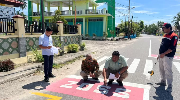 Saat pembuatan ZoSS di Ruas jalan dekat SD Negeri 16 Sungai Sirah Pariaman.