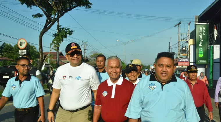 Peringati HUT ke-69, SMPN 11 Padang Gelar Jalan Santai dan Donor Darah Bersama Pj Wali Kota Padang