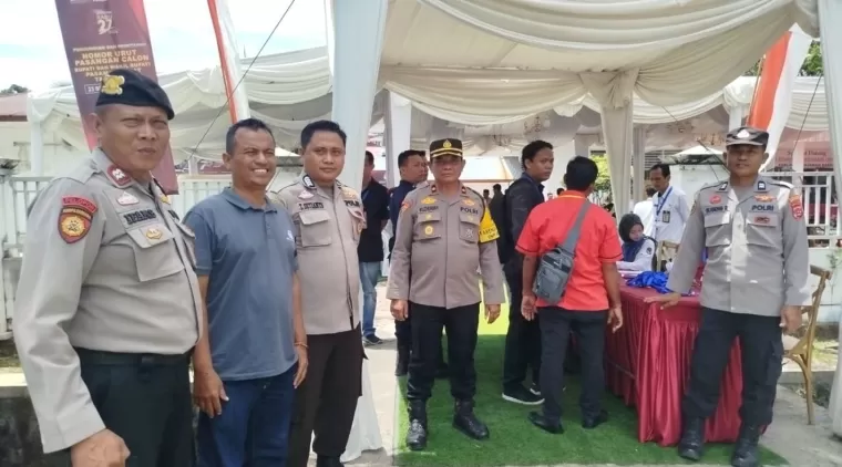 Ratusan Personel TNI Polri Amankan Pengundian Nomor Urut Calon Bupati dan Wakil Bupati di KPU Pasbar