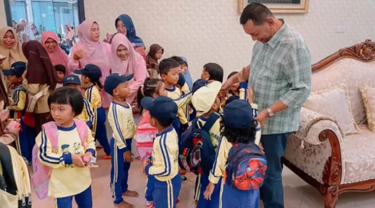 Rumah Dinas Bupati Pessel Menjadi Destinasi Edukasi Mini Bagi Anak-anak