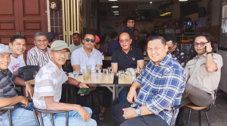 Vasco dan rombongan berkunjung ke warung kopi di jalan A. Yani kota Payakumbuh, Minggu 22 September 2024, sekitar pukul 11.00 Wib.