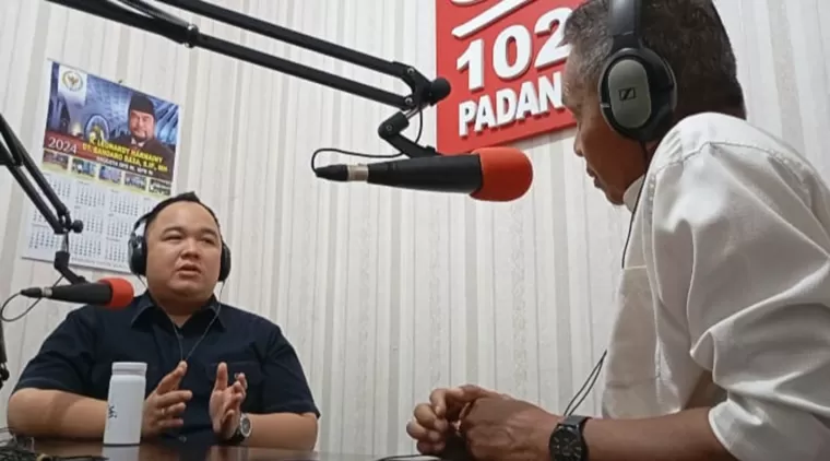 Wakil Ketua DPRD Sumbar, Nanda Satria, Dorong Penguatan Generasi Milenial di Program Dinamika Publik Radio Padang FM