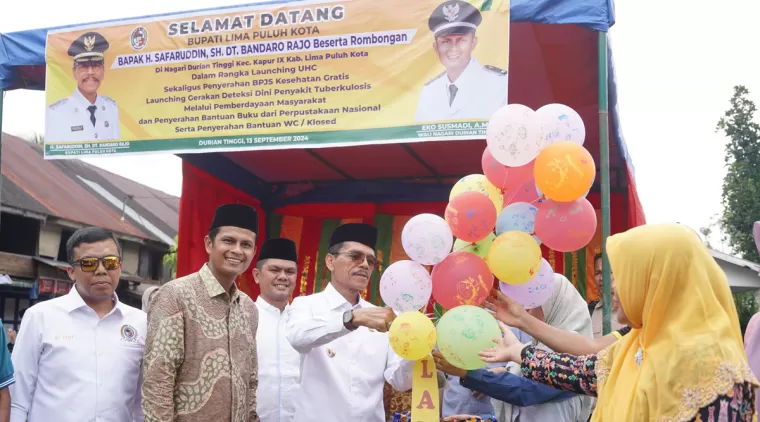 Walinagari Durian Tinggi, kecamatan Kapur IX, Eko Susmaji saat menghadiri secara maraton sosialisasi UHC oleh bupati Safaruddin di kecamatan Kapur IX, Jum'at, 13 September 2024.