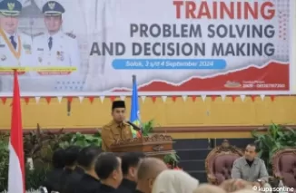 Wawako Ramadhani Kirana Putra memberi sambutan dikegiatan Training Problem Solving and Decision Making