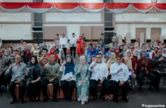 Bupati Epyardi (2 kanan), Hj. Emiko, (3 kanan) dan Pejabat lainya, diacara Launching ILP Kabupaten Solok 2024