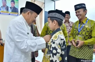 Bupati Agam, Dr. H. Andri Warman, MM resmi melepas kontingen Agam yang akan mengikuti Pekan Olahraga dan Seni antar Diniyah (PORSADIN)