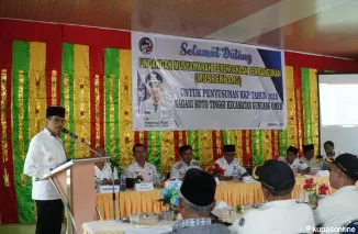 Bupati kabupaten Limapuluh Kota Safaruddin Dt. Bandaro Rajo saat memberikan sambutan pada Musrenbang RKP nagari tahun 2025 dan penyusunan daftar usulan RKP nagari tahun 2026 nagari Koto Tinggi, di aula kantor Walinagari setempat, Rabu 4 September 2024.