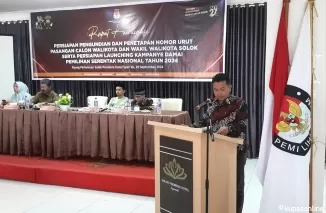 Ketua KPU Kota Solok, Ariantoni, membuka secara resmi Rakor Persiapan Pengundian dan Penetapan Nomor Urut Paslon Wali Kota dan Wakil Wali Kota Solok