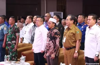 Ketua sementara DPRD Sumbar, Irsyad Syafar hadiri rapat Pleno Terbuka KPU Sumbar