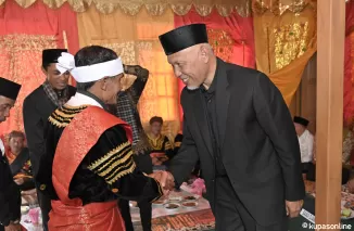 Gubernur Mahyeldi Hadiri Batagak Panghulu di Nagari Koto Kaciak: Datuak Rajo Endah Resmi Naik Sarumpun