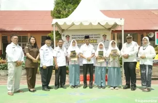 Hampir Lima Ribu Pasang Seragam Untuk Siswa Baru SMA dan SMK Solsel Dibagikan