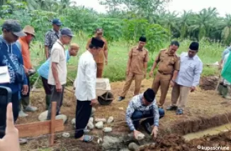 Ketua DPRD Pasaman Barat Letakkan Batu Pertama Pembangunan Pondok Pesantren Al-Falah