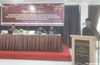 Ketua KPU Kabupaten Solok, Hasbullah Alqomar saat membuka Rapat Koordinasi di Solok Premiere Hotel