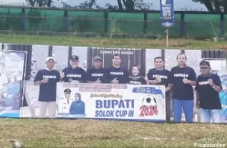 Spanduk Forum Wartawan Solok (FORWAS) ikut mensukseskan perhelatan BSC III 2024 di Stadion Tuanku Tabiang, GOR Batubatupang