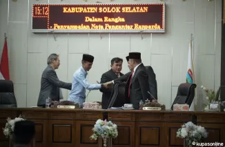 Pemkab Solsel Sampaikan Nota Pengantar APBD 2025 ke DPRD