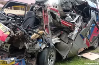 Tabrakan Maut Dijalan Lintas Simpang Empat Ujung Gading Antara Izuzu Mini Bus Pastra VS Truk