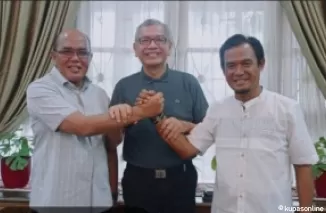 Tokoh Nasional Riza Falevi (tengah), Sebut Sosok Supardi-Tri Venindra Matang Berpolitik.