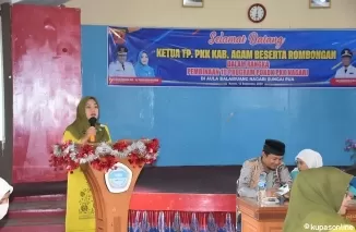 Ketua TP PKK Kabupaten Agam, Yenni Andri Warman berikan pembinaan kepada TP PKK Nagari Sungai Pua