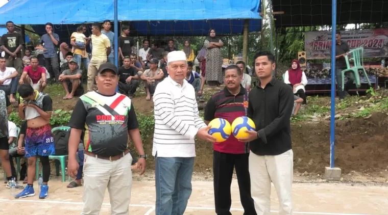 Bupati Hamsuardi Buka Open Turnamen Voli Prima's Cup 2024 di Air Carut Kinali