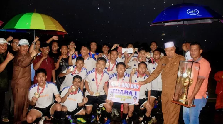 Bupati Hamsuardi dan Wabup Risnawanto Tutup Bupati Cup U-19 Tahun 2024, Kemenangan Diraih Kecamatan Lembah Melintang