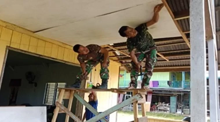 Gerak Cepat, Satgas TMMD 122 Kodim 0914/TNT Mulai memasang Plafond di Gereja GPdI