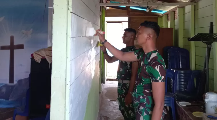 Jelang Penutupan TMMD, Satgas Kodim Tana Tidung Finishing Rehab Gereja GPDI di Desa Sebidai