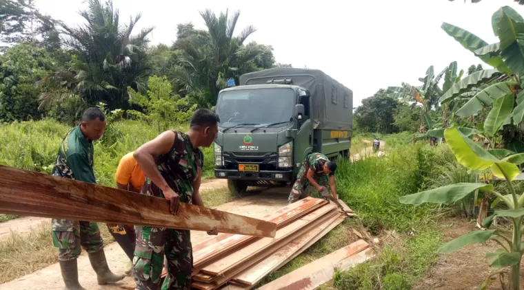 Kodim 0914/TNT Mengedepankan Kualitas Bahan dalam Sasaran Fisik Kegiatan TMMD 122