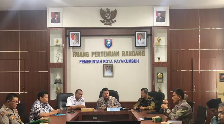 Plt. Asisten II Walikota Payakumbuh, Wal Asri saat digelarnya rapat koordinasi, Rabu 2 Oktober 2024