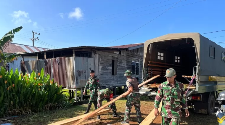 Material Kayu Terus di Datangkan Demi Percepatan Rehab RTLH  TMMD 122 Kodim 0914/TNT