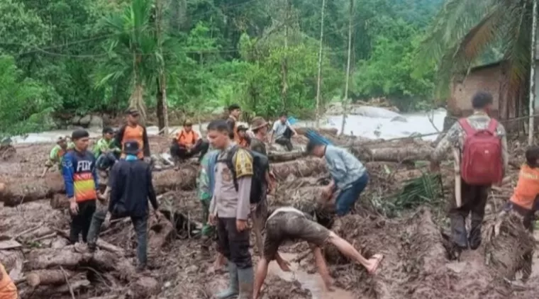 Pemkab Pessel Rehap Rumah Warga Terdampak Banjir Pada November Mendatang