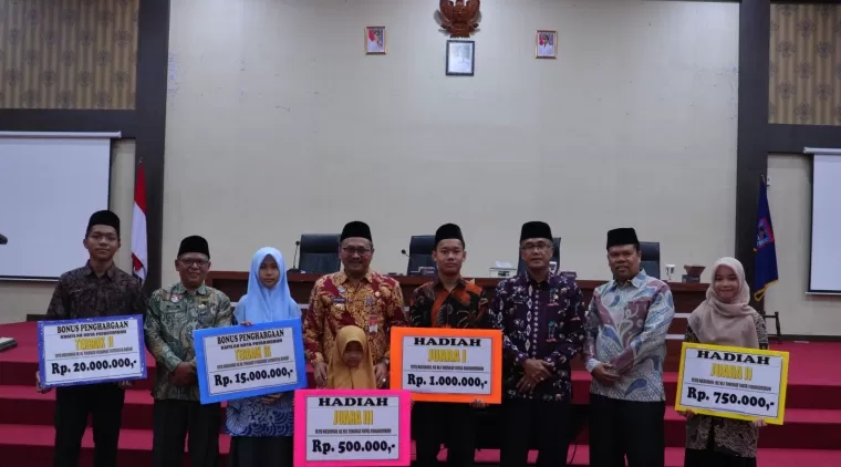 Pemko Payakumbuh serahkan Tabanas total Rp108.585.000,- kepada para kafilah terbaik yang menjadi juara pada ajang MTQN XLI 2024 tingkat kota Payakumbuh di kantor Balai Kota, Kamis 31 Oktober 2024.