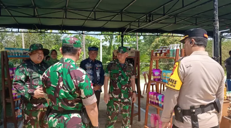 Pengecekan Kegiatan UMKM  Persit Di Penutupan TMMD 122 Tana Tidung