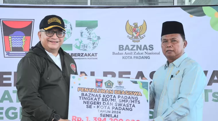 Pj Wali Kota Padang Resmi Launching Penyaluran Beasiswa untuk 2.140 Pelajar dari Baznas Kota Padang