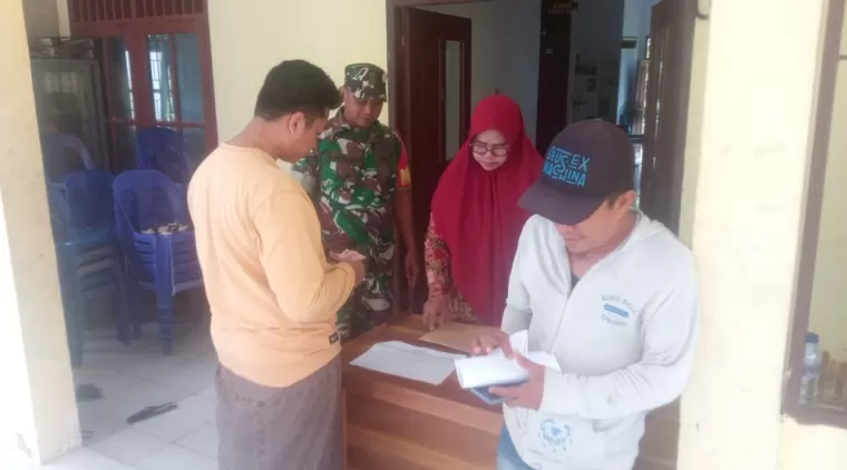 Satgas TMMD 122 Melaksanakan Pendampingan Penyaluran Bantuan Langsung Tunai (BLT)