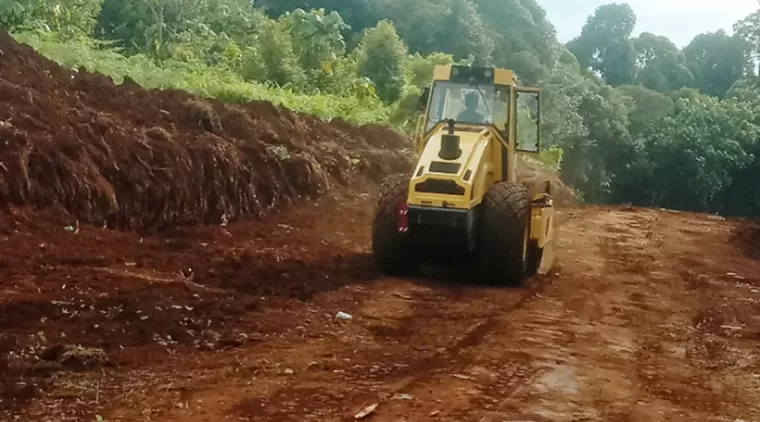 Suara Grader Mulai Menghiasi Lokasi Sasaran Fisik TMMD 122 Kodim 0914/TNT