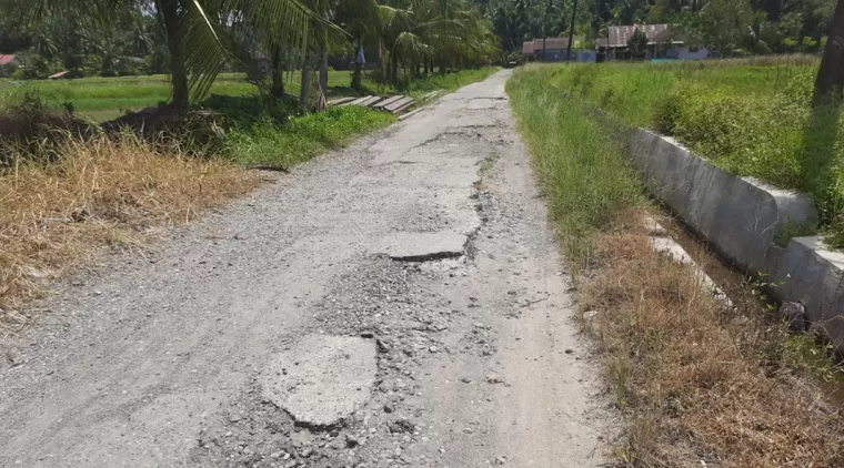 Kondisi kerusakan jalan Simpang Neli-Bukik Caliak di Nagari Campago Kec.V Koto Kampung Dalam Kabupaten Padang Pariaman.