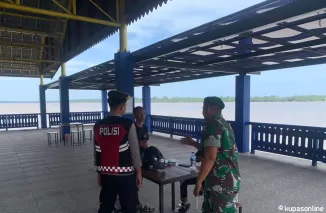 Bersinergi Satgas TMMD 122 dan Anggota Kepolisian Tana Tidung Melaksanakan Patroli di Pelabuhan