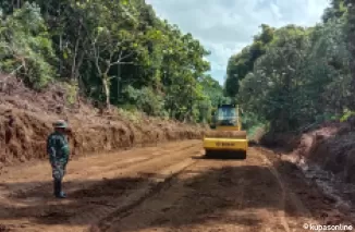 Bomag Diturunkan Untuk Pengerasan Jalan Dilokasi TMMD 122