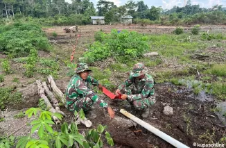 Dengan Bantuan Pompa Air Satgas TMMD 122 Lakukan Pengairan Air Ke Sawah