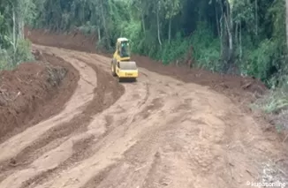 Dengan Sigap, Bomag Satgas TMMD 122 Kodim 0914 , Memadatkan Pembukaan Badan Jalan di Desa Sebidai