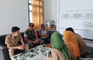 Di Sela Kegiatan Fisik, Satgas TMMD ke 122 Kodim 0914/TNT Melaksanakan Komsos Dengan Masyarakat