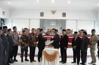 Usai rapat paripurna penyampaian pendapat akhir fraksi-fraksi, di ruang rapat DPRD setempat dalam rapat paripurna, Senin 30 September 2024