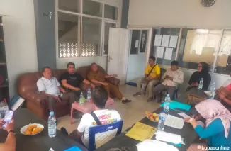 Suasana jumpa pers di sekretariat pacu kuda, kelurahan Tiakar, Payakumbuh Timur, Selasa 8 Oktober 2024.