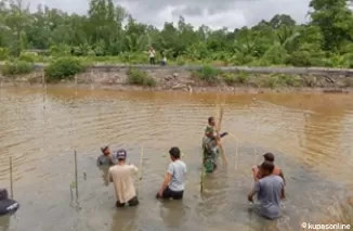 "Menyatu Dengan Alam" Penanaman Pohon Mangrove di Desa Bebatu TMMD 122