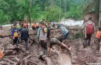 Pemkab Pessel Rehap Rumah Warga Terdampak Banjir Pada November Mendatang