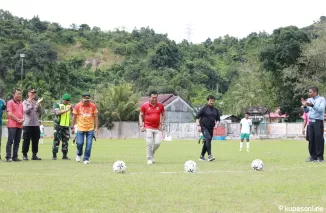 Pjs. Bupati Pessel Era Sukma Munaf Buka Turnamen Bupati Cup 2024 Bersama Coach Indra Syafri