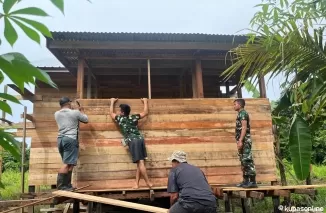 RTLH  Bapak Gatot  Mencapai 82 persen, Satgas TMMD 122 Terus Kebut Pengerjaan