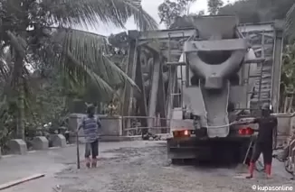 Rusak Akibat Banjir, Dinas PUTR Pessel Perbaiki Jembatan Lubuk Nyiur, Batang Kapas